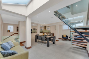 3-Bed Grand Triplex in Westminster